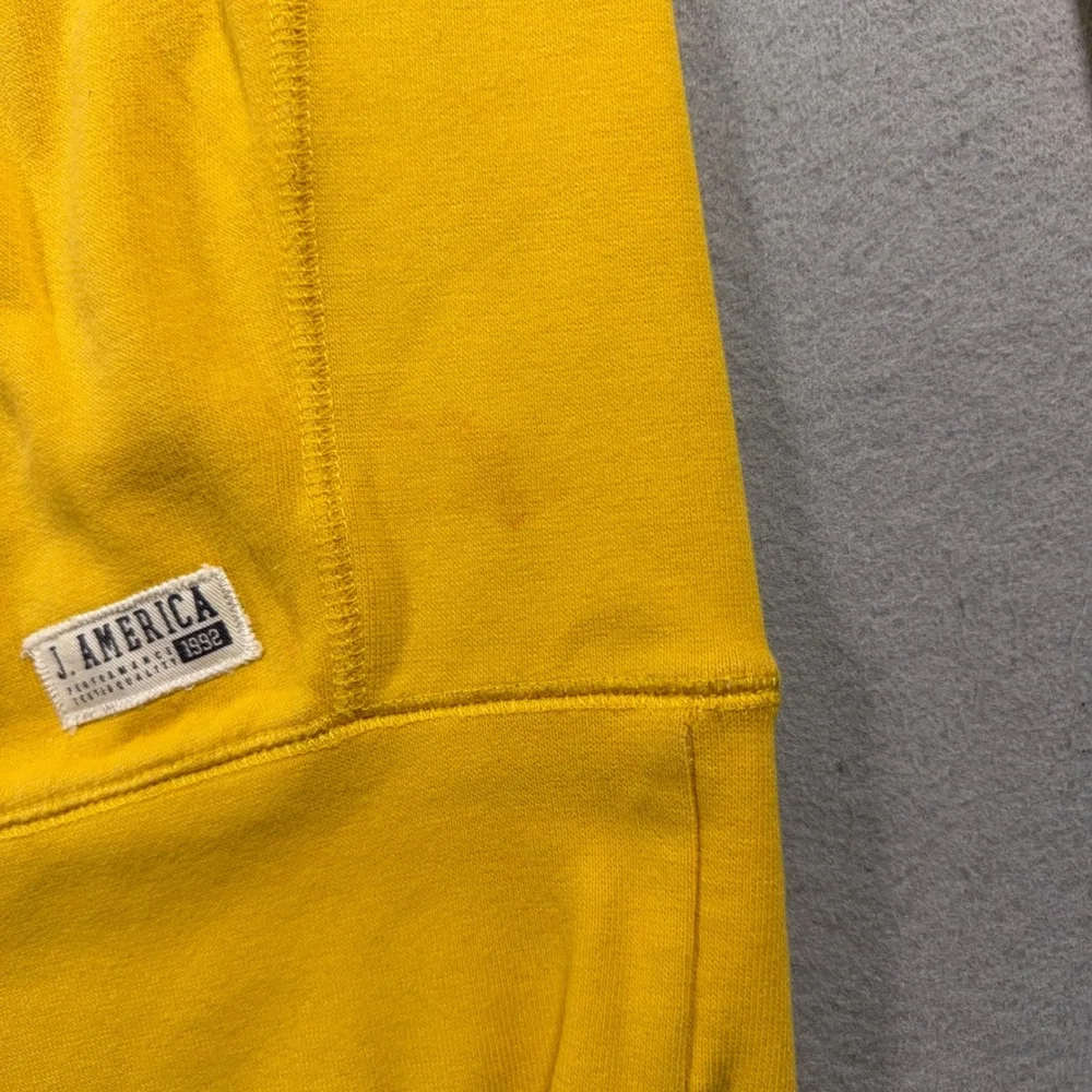Vintage North Dakota State Sweatshirt Men Medium Relaxed Yellow‎ Bison Y2K